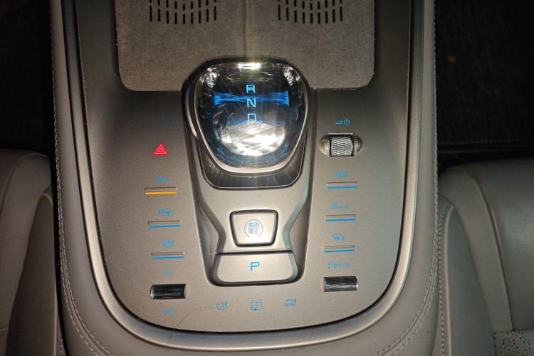 Used Denza N8 2023 Four-Wheel Drive Ultra-Hybrid Flagship Six-Seater Version Gear Lever