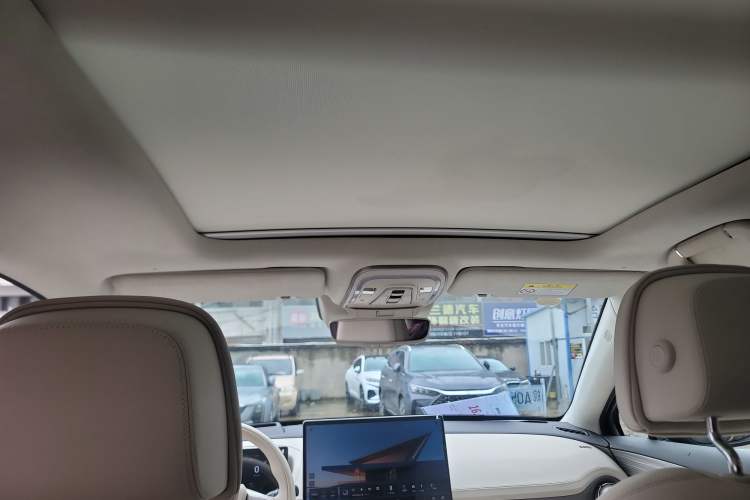 Used Denza N8 2023 Four-Wheel Drive Ultra-Hybrid Flagship Seven-Seater Version Headliner