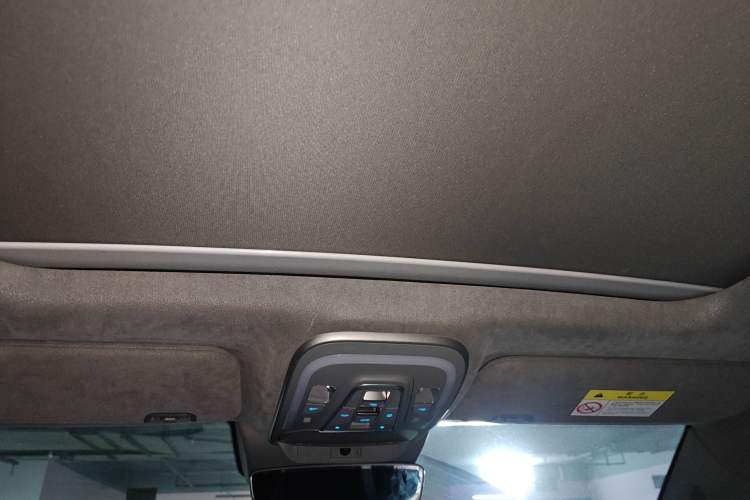 Used Denza N8 2023 Four-Wheel Drive Ultra-Hybrid Flagship Six-Seater Version Headliner