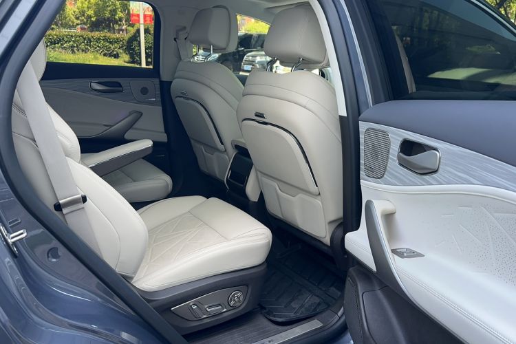 Used Denza N8 2023 Four-Wheel Drive Ultra-Hybrid Flagship Six-Seater Version Interior 2