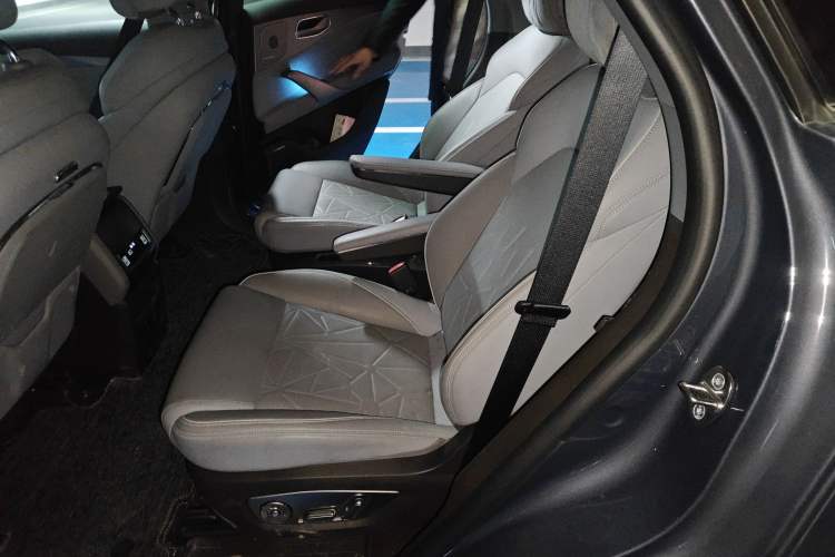 Used Denza N8 2023 Four-Wheel Drive Ultra-Hybrid Flagship Six-Seater Version Interior 4