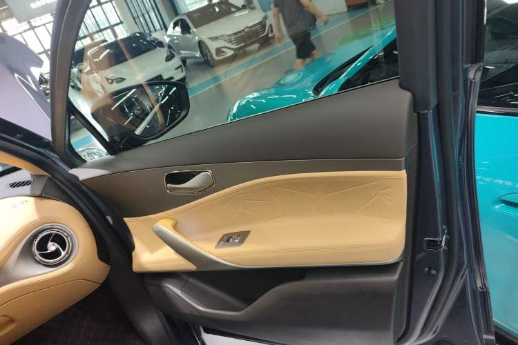 Used Denza N8 2023 Four-Wheel Drive Ultra-Hybrid Flagship Six-Seater Version Interior 5