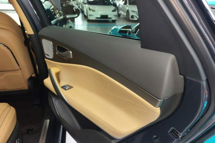 Used Denza N8 2023 Four-Wheel Drive Ultra-Hybrid Flagship Six-Seater Version Interior 6