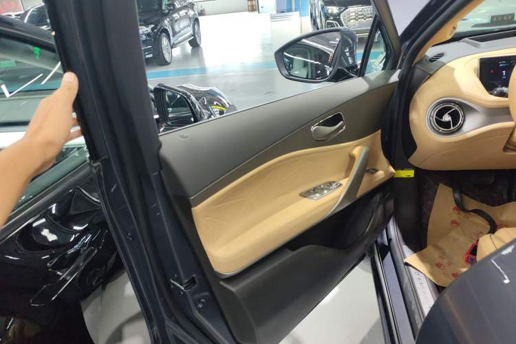Used Denza N8 2023 Four-Wheel Drive Ultra-Hybrid Flagship Six-Seater Version Interior 7