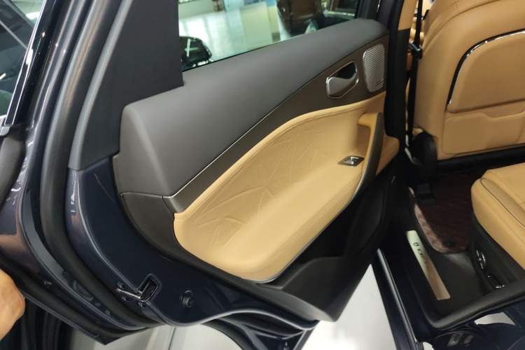 Used Denza N8 2023 Four-Wheel Drive Ultra-Hybrid Flagship Six-Seater Version Interior 8