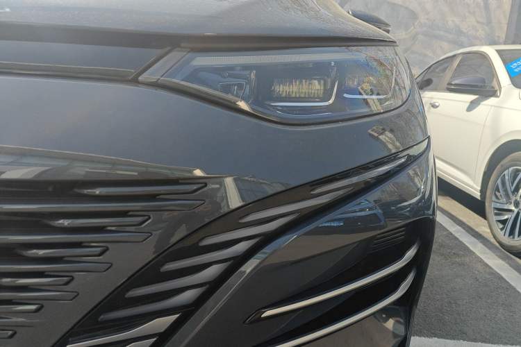 Used Denza N8 2023 Four-Wheel Drive Ultra-Hybrid Flagship Six-Seater Version Left Front Headlight