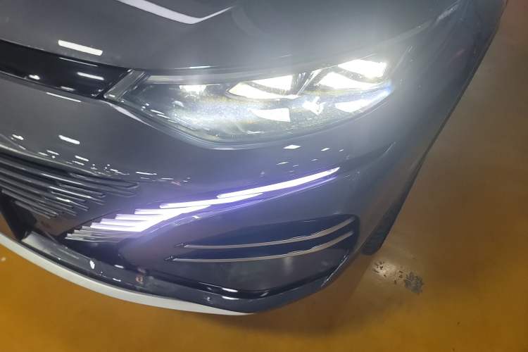 Used Denza N8 2023 Four-Wheel Drive Ultra-Hybrid Flagship Seven-Seater Version Left Front Headlight