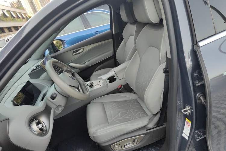 Used Denza N8 2023 Four-Wheel Drive Ultra-Hybrid Flagship Six-Seater Version Left Front Seat