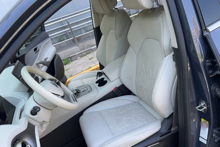 Used Denza N8 2023 Four-Wheel Drive Ultra-Hybrid Flagship Six-Seater Version Left Front Seat