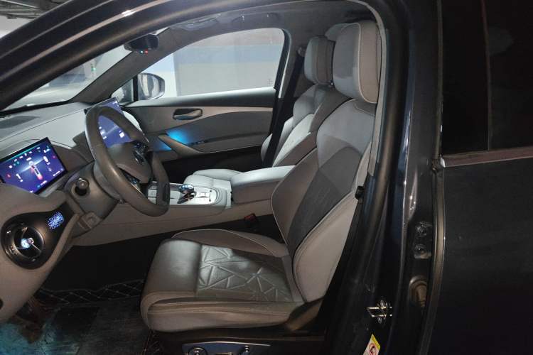 Used Denza N8 2023 Four-Wheel Drive Ultra-Hybrid Flagship Six-Seater Version Left Front Seat