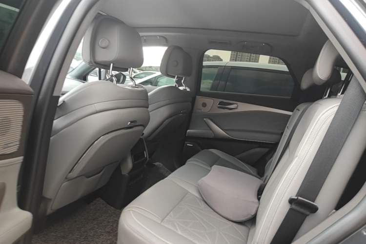 Used Denza N8 2023 Four-Wheel Drive Ultra-Hybrid Flagship Seven-Seater Version Left Rear Seat