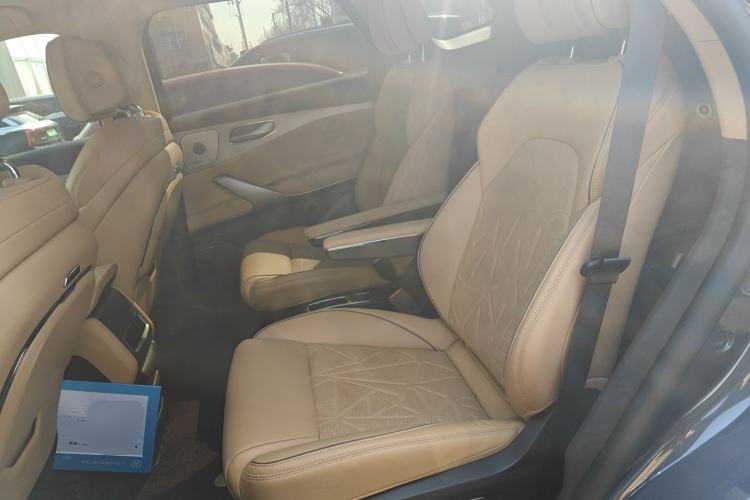 Used Denza N8 2023 Four-Wheel Drive Ultra-Hybrid Flagship Six-Seater Version Left Rear Seat