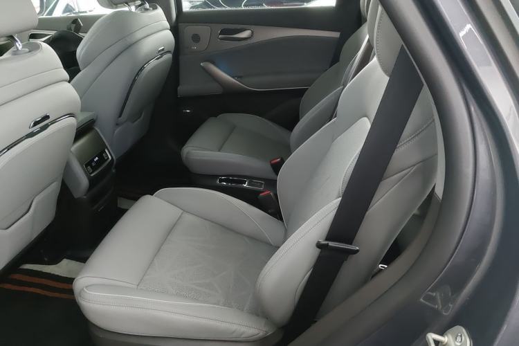 Used Denza N8 2023 Four-Wheel Drive Ultra-Hybrid Flagship Six-Seater Version Left Rear Seat