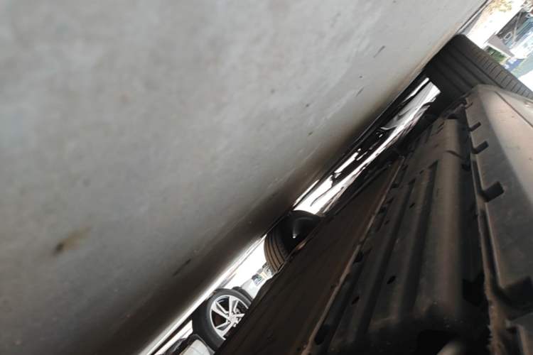 Used Denza N8 2023 Four-Wheel Drive Ultra-Hybrid Flagship Seven-Seater Version Left Side Sill