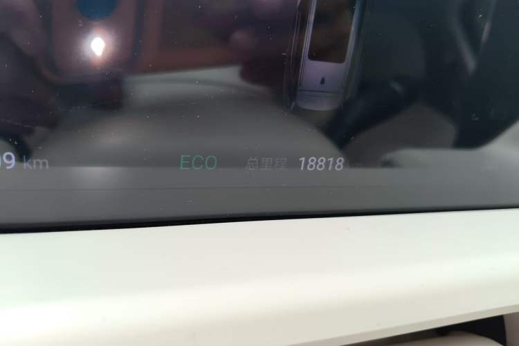 Used Denza N8 2023 Four-Wheel Drive Ultra-Hybrid Flagship Six-Seater Version Odometer Close Up