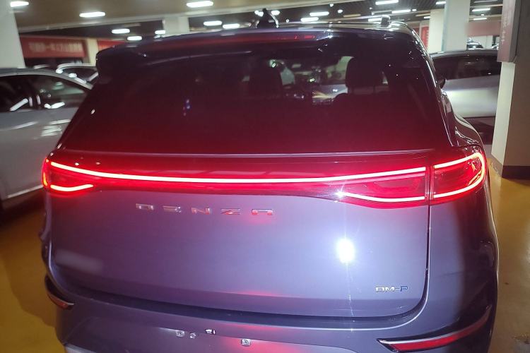Used Denza N8 2023 Four-Wheel Drive Ultra-Hybrid Flagship Seven-Seater Version Rear