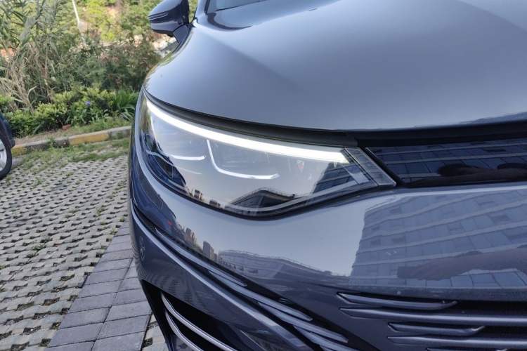 Used Denza N8 2023 Four-Wheel Drive Ultra-Hybrid Flagship Six-Seater Version Right Front Headlight
