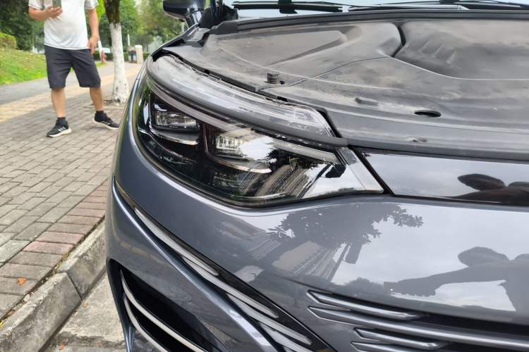 Used Denza N8 2023 Four-Wheel Drive Ultra-Hybrid Flagship Six-Seater Version Right Front Headlight