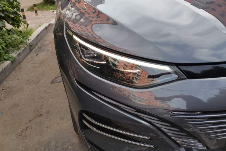 Used Denza N8 2023 Four-Wheel Drive Ultra-Hybrid Flagship Six-Seater Version Right Front Headlight