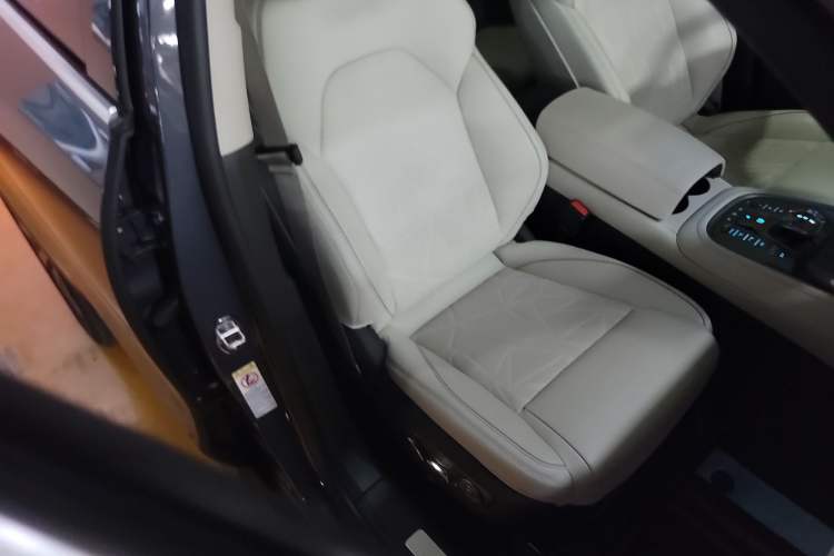Used Denza N8 2023 Four-Wheel Drive Ultra-Hybrid Flagship Seven-Seater Version Right Front Seat