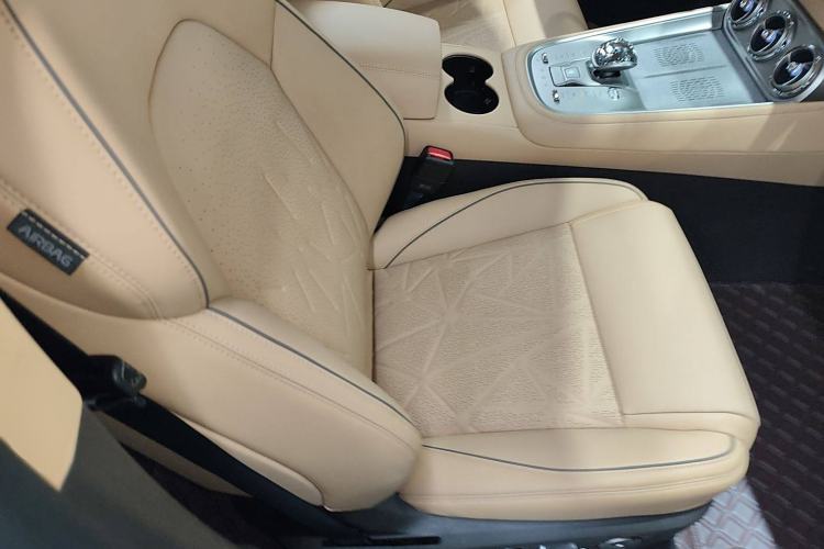 Used Denza N8 2023 Four-Wheel Drive Ultra-Hybrid Flagship Six-Seater Version Right Front Seat
