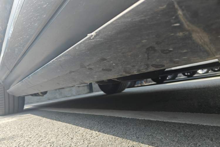 Used Denza N8 2023 Four-Wheel Drive Ultra-Hybrid Flagship Six-Seater Version Right Side Sill
