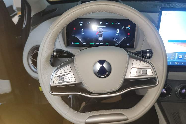 Used Denza N8 2023 Four-Wheel Drive Ultra-Hybrid Flagship Seven-Seater Version Steering Wheel