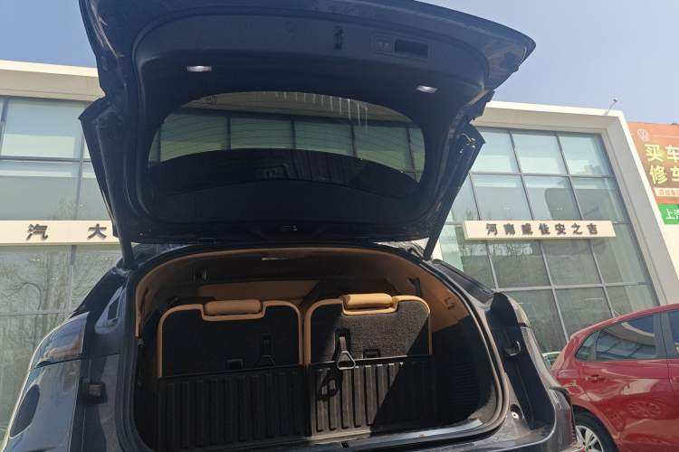 Used Denza N8 2023 Four-Wheel Drive Ultra-Hybrid Flagship Six-Seater Version Trunk