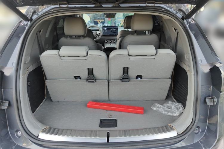 Used Denza N8 2023 Four-Wheel Drive Ultra-Hybrid Flagship Six-Seater Version Trunk