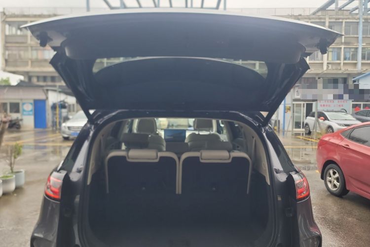 Used Denza N8 2023 Four-Wheel Drive Ultra-Hybrid Flagship Seven-Seater Version Trunk