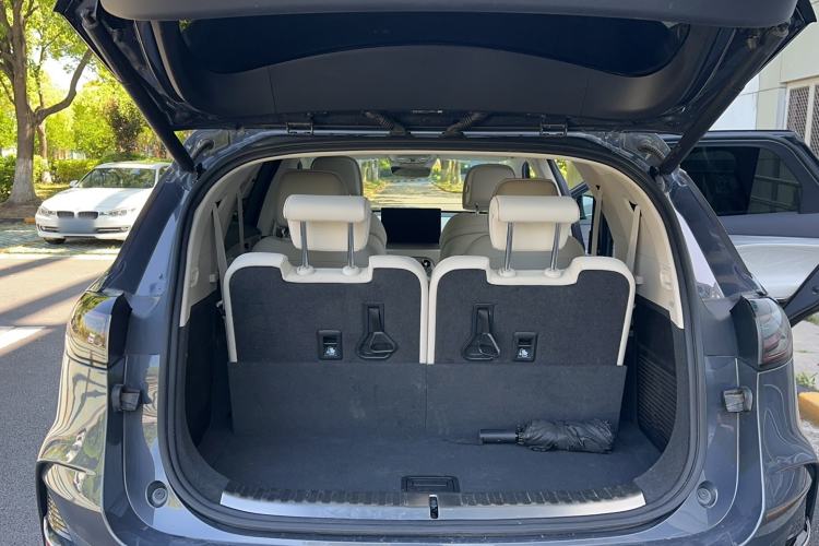 Used Denza N8 2023 Four-Wheel Drive Ultra-Hybrid Flagship Six-Seater Version Trunk