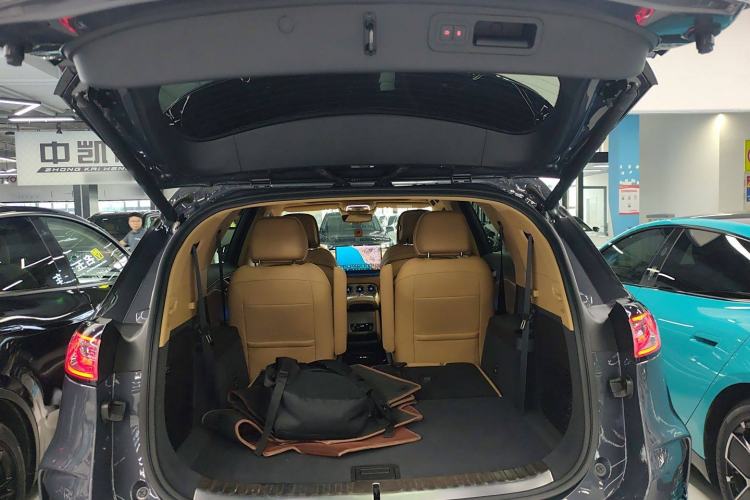 Used Denza N8 2023 Four-Wheel Drive Ultra-Hybrid Flagship Six-Seater Version Trunk