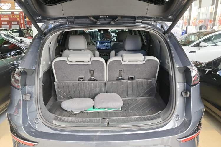 Used Denza N8 2023 Four-Wheel Drive Ultra-Hybrid Flagship Six-Seater Version Trunk