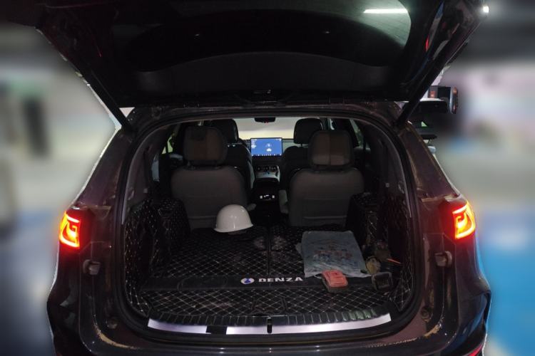 Used Denza N8 2023 Four-Wheel Drive Ultra-Hybrid Flagship Six-Seater Version Trunk