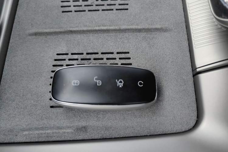 Used Denza N8 2023 Four-Wheel Drive Ultra-Hybrid Flagship Six-Seater Version Vehicle Key