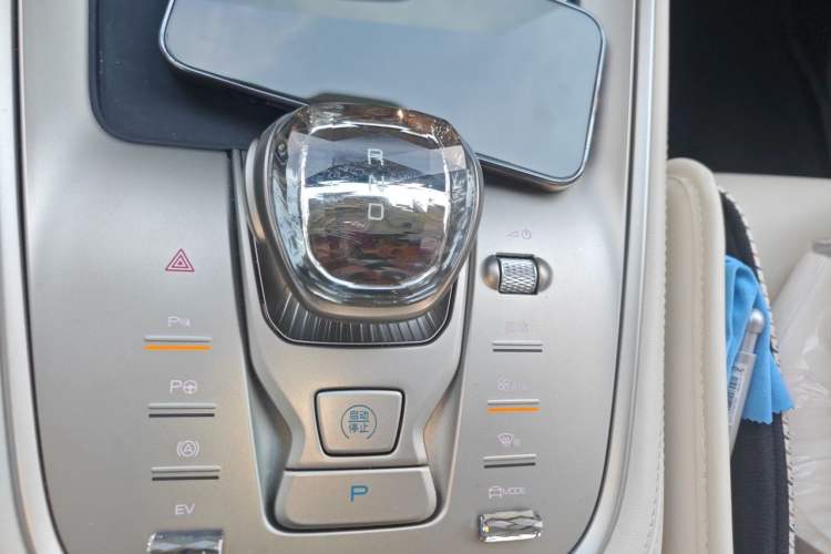 Used Denza N8 2023 Four-Wheel Drive Ultra-Hybrid Flagship Six-Seater Version Gear Lever