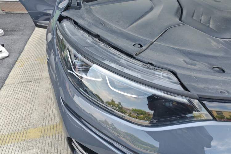 Used Denza N8 2023 Four-Wheel Drive Ultra-Hybrid Flagship Six-Seater Version Right Front Headlight