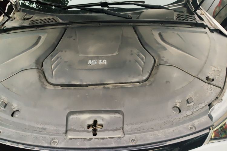 Used Denza N8 2023 Four-Wheel Drive Ultra-Hybrid Flagship Seven-Seater Version Engine Bay