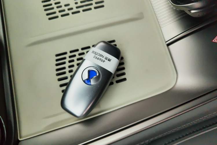 Used Denza N8 2023 Four-Wheel Drive Ultra-Hybrid Flagship Seven-Seater Version Interior 1