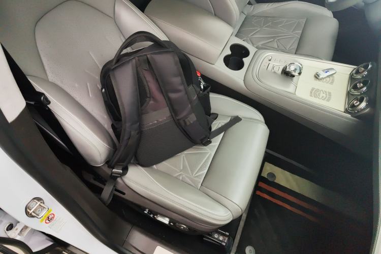 Used Denza N8 2023 Four-Wheel Drive Ultra-Hybrid Flagship Seven-Seater Version Right Front Seat