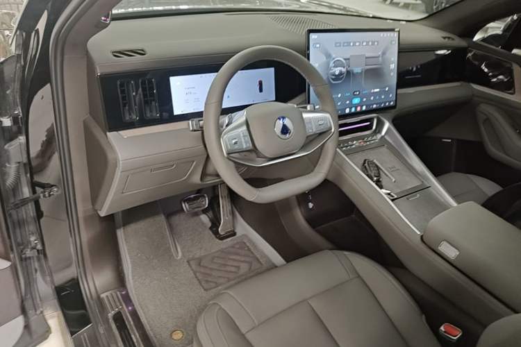 Used Denza N8L 2025 Model Zunrong Model Center Console
