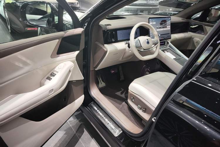 Used Denza N8L 2025 Model Flagship Model Driver Seat