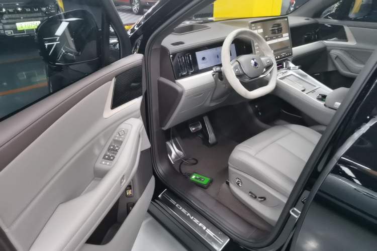 Used Denza N8L 2025 Model Flagship Model Driver Seat