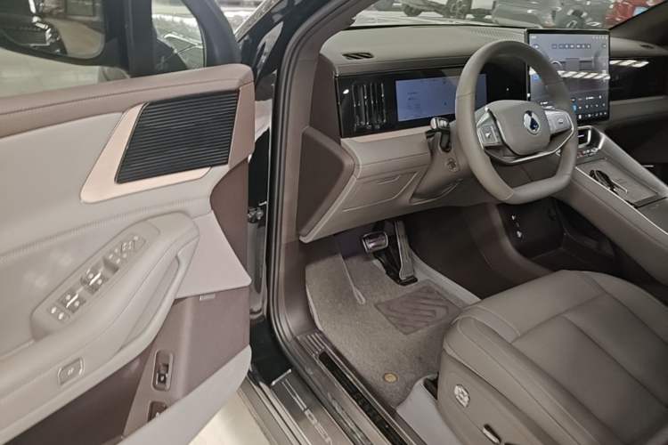Used Denza N8L 2025 Model Zunrong Model Driver Seat