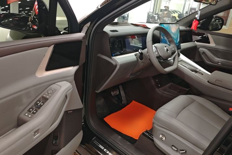 Used Denza N8L 2025 Model Flagship Model Driver Seat