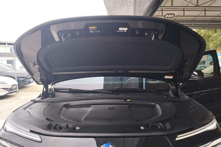 Used Denza N8L 2025 Model Flagship Model Engine Bay