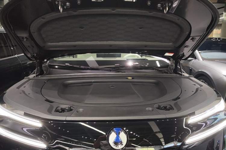Used Denza N8L 2025 Model Flagship Model Engine Bay