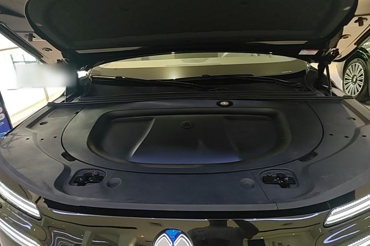 Used Denza N8L 2025 Model Zunrong Model Engine Bay