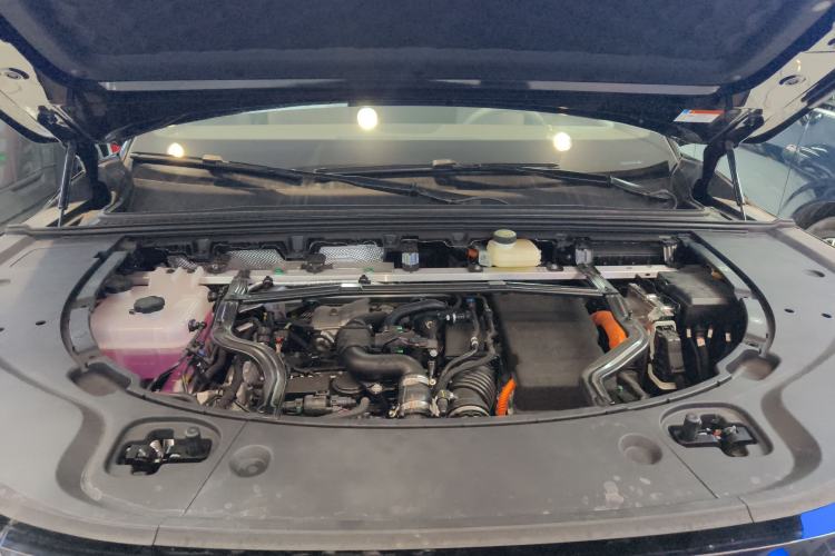 Used Denza N8L 2025 Model Zunrong Model Engine Bay