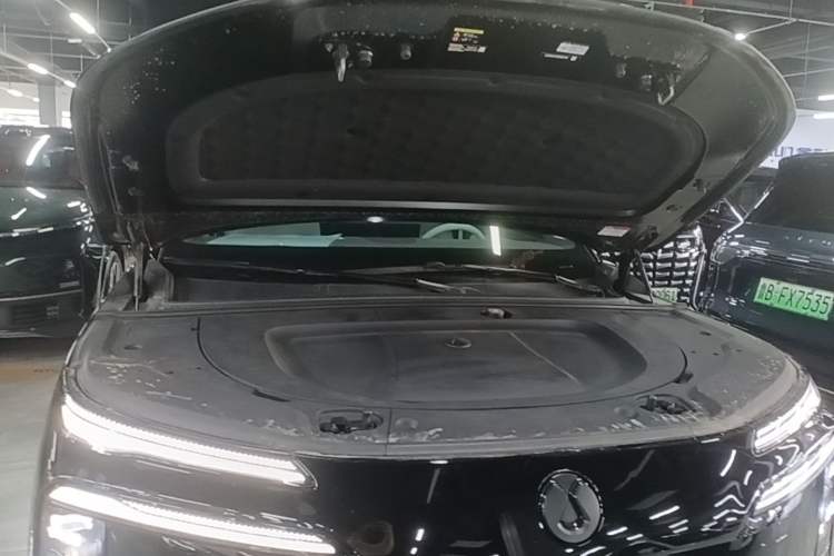 Used Denza N8L 2025 Model Zunrong Model Engine Bay